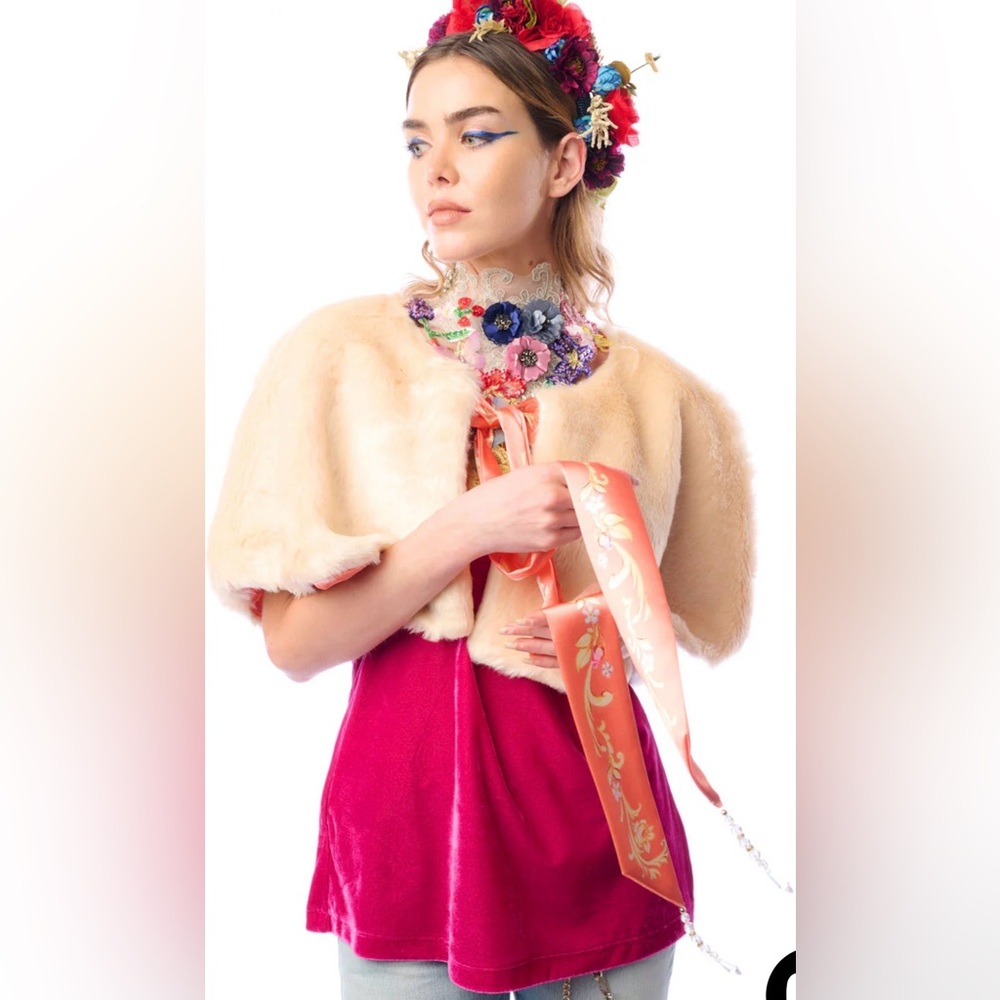 New! Aratta Silent Journey GRACE KELLY REVERSIBLE FUR CAPE With Beading